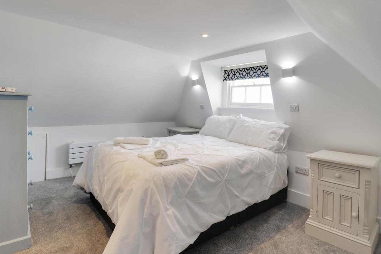 הייסטינגס Master Accommodation Suite 4 Attic Room מראה חיצוני תמונה
